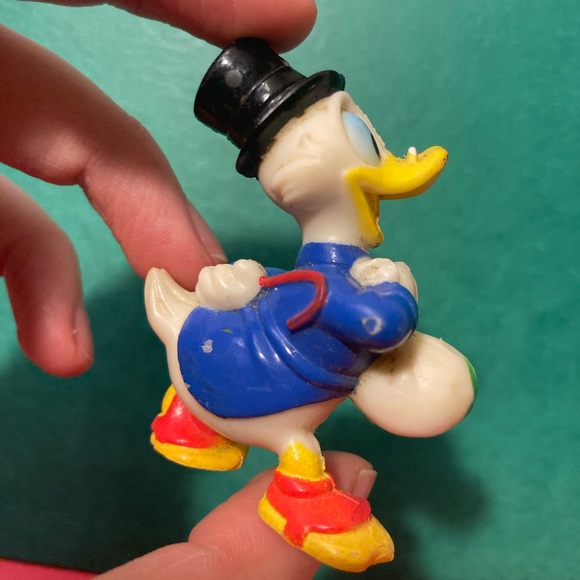 B1G2 - Uncle Scrooge McDuck Disney Figure - Buy 1, Get 2 FREE - Picture 4 of 8